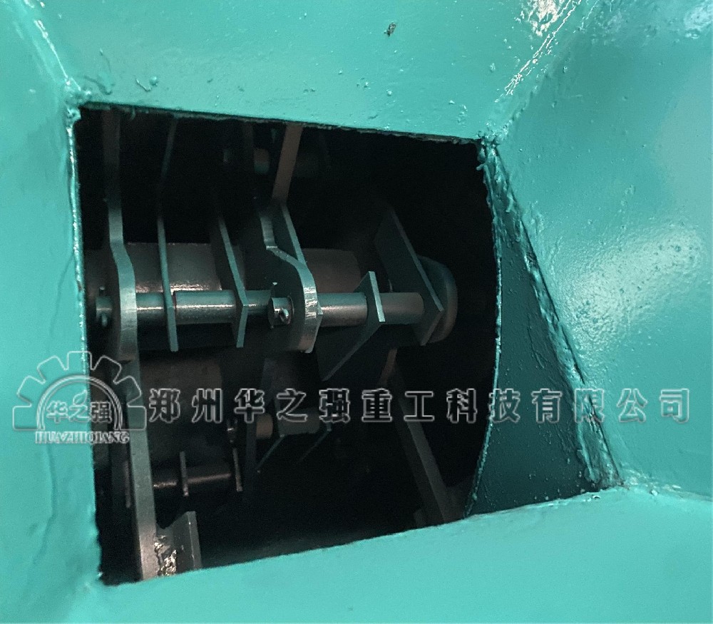 工廠實拍臥式半濕物料粉碎機(jī)產(chǎn)品細(xì)節(jié)